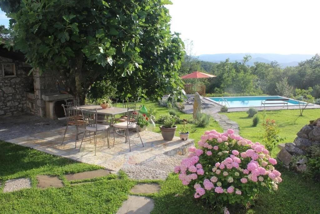 Villa Mavrici, Neighbors Free Бузет Экстерьер фото