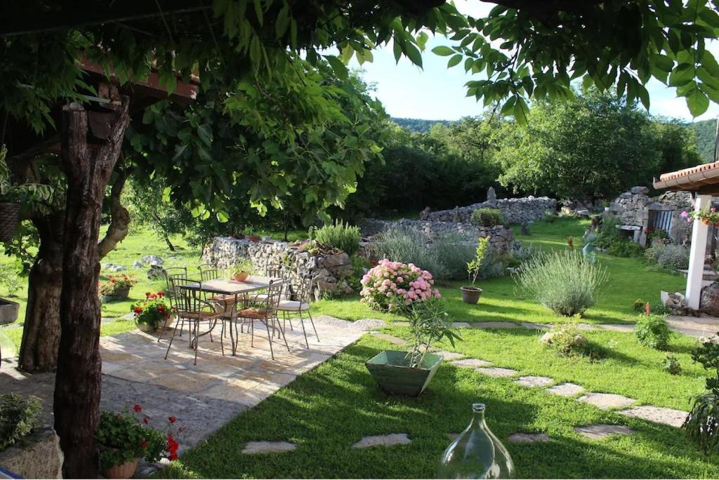 Villa Mavrici, Neighbors Free Бузет Экстерьер фото